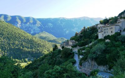 Visite de Brantes, village perché au pied du Mont Ventoux